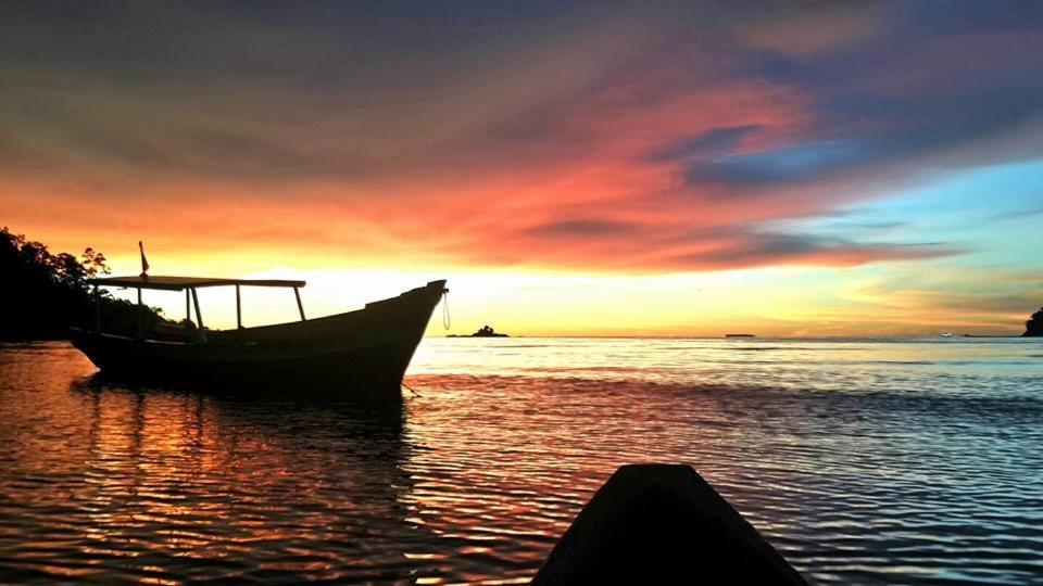 Sumatra Ecolodge Sungaipisang Buitenkant foto